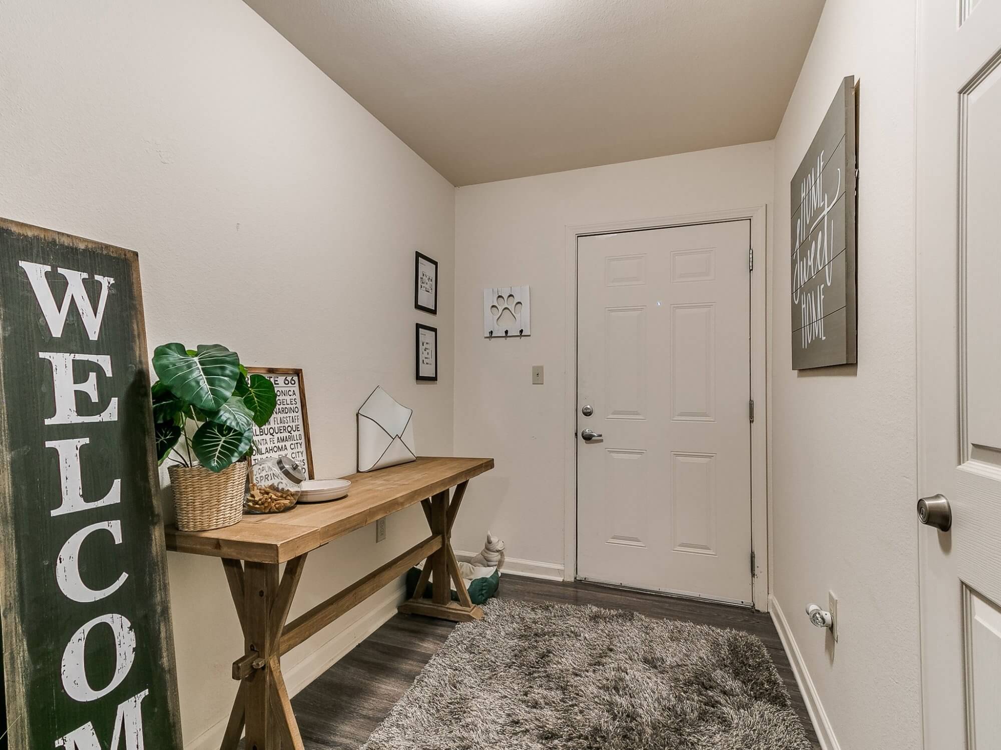 65 web or mls 1407 S Grand Ave 66 1 1 2000x1500 1