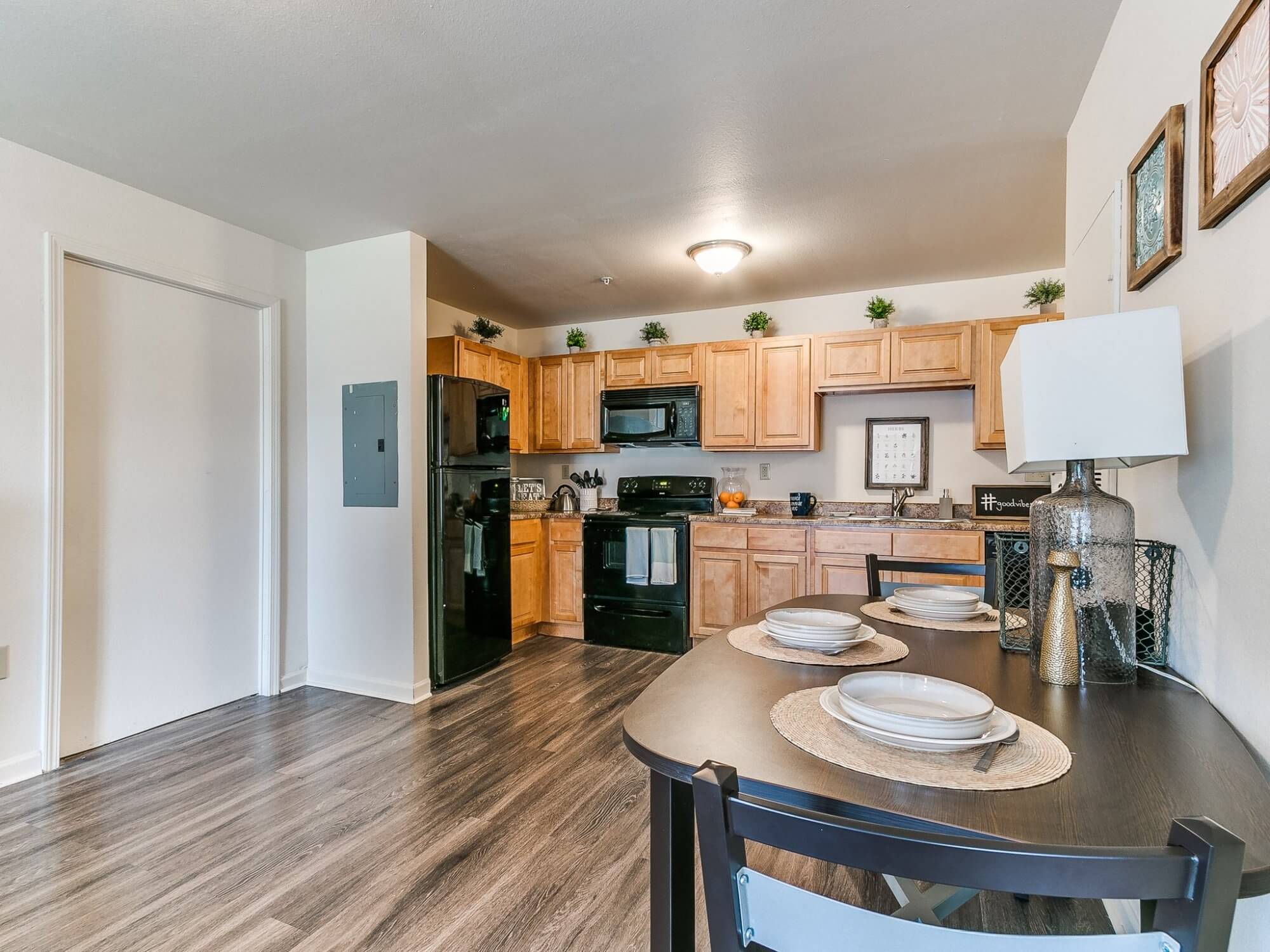 72 web or mls 1407 S Grand Ave 73 1 1 2000x1500 1